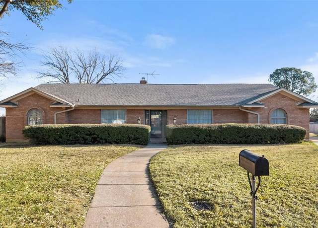 Property at 1611 Royal Mile Ct, Arlington, TX 76015, 4 beds, 3 baths