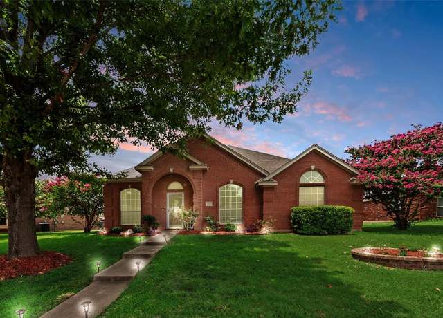Property at 711 Fox Glen Rd, Lancaster, TX 75146, 4 beds, 2 baths
