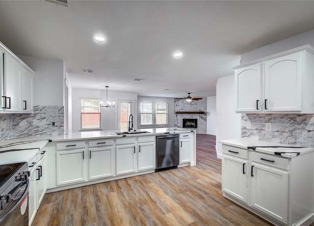 Property at 2023 Lake Trail Dr, Heartland, TX 75126, 4 beds, 2 baths