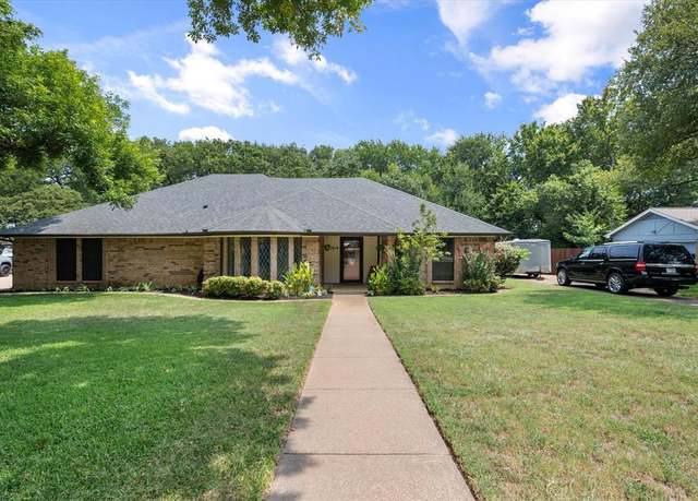 Property at 12014 Saddlehorn Ln, Mansfield, TX 76063, 3 beds, 2 baths