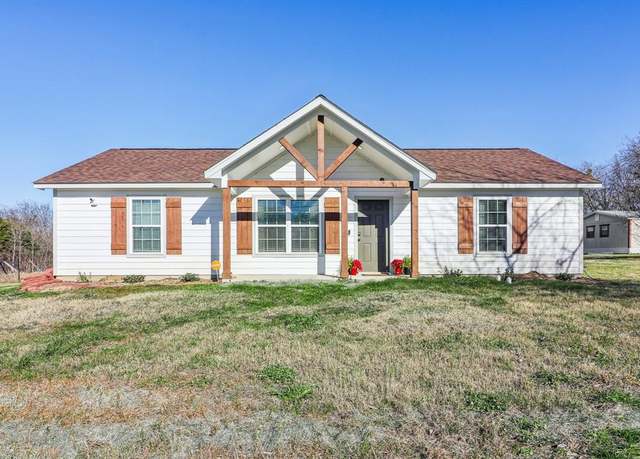 Property at 627 W 9th St, Kemp, TX 75143, 3 beds, 2 baths