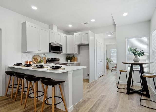 Property at 571 Josephine St, Dallas, TX 75246, 2 beds, 2.5 baths