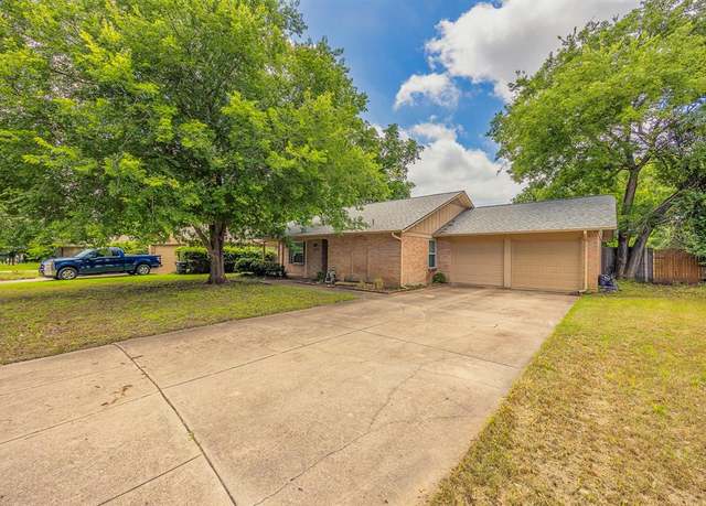 Property at 7428 Overhill Rd, Fort Worth, TX 76116, 3 beds, 2 baths