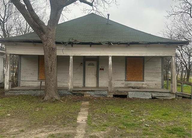 Property at 304 Ross Ave, Mart, TX 76664, 3 beds, 1 bath
