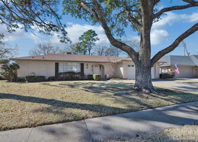 Property at 7416 Camelback Dr, Shreveport, LA 71105, 4 beds, 2.5 baths