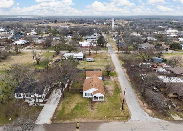 Property at 400 S San Jacinto St, Whitney, TX 76692, 2 beds, 1 bath
