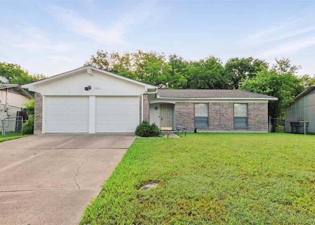 Property at 1231 Saturn Dr, Cedar Hill, TX 75104, 3 beds, 2 baths