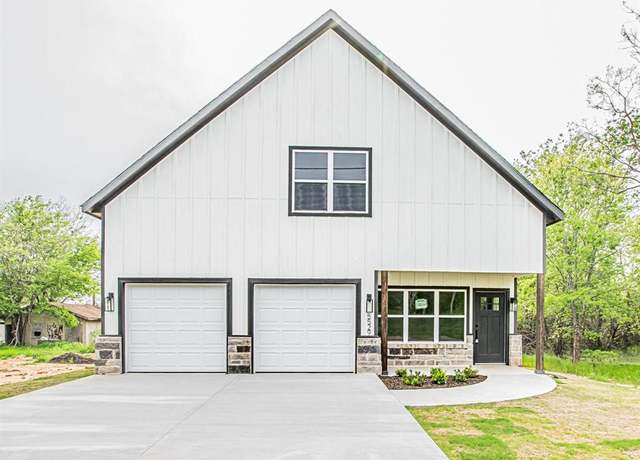 Property at 5529 Mercedes Cir, Granbury, TX 76048, 3 beds, 2.5 baths