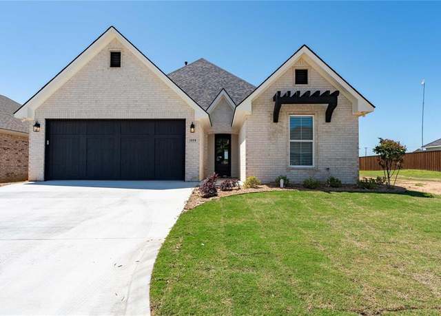Property at 1030 Cannon Pl, Paris, TX 75462, 4 beds, 3 baths