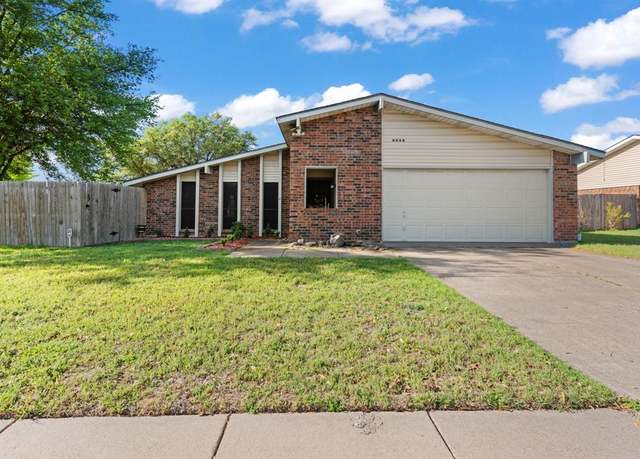 Property at 4028 Engleman St, Fort Worth, TX 76137, 3 beds, 2 baths