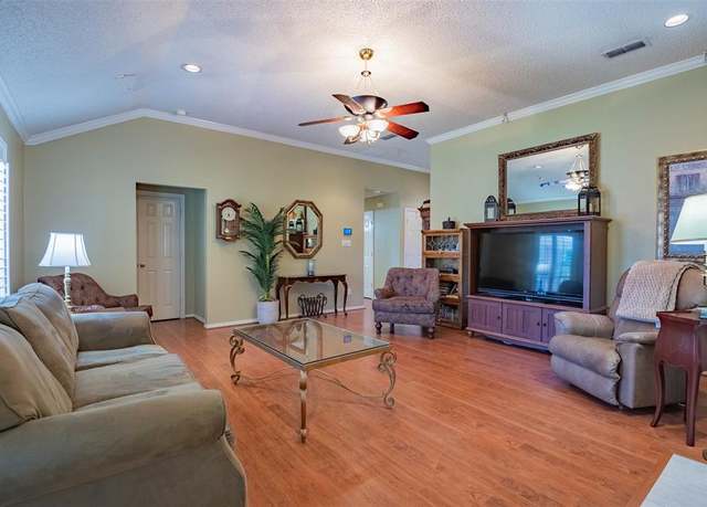 Property at 1261 Stonehill Ct, Kennedale, TX 76060, 3 beds, 2 baths