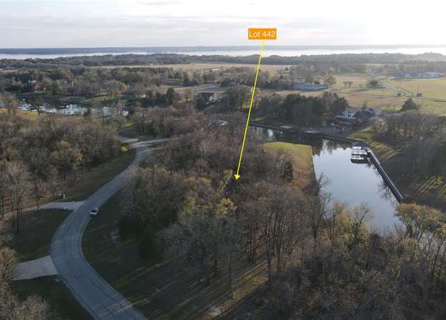 Property at 442 Waters Edge Dr, Corsicana, TX 75109