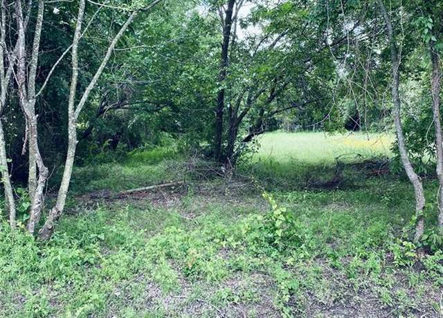 Property at 1000 Silver Creek Dr, Desoto, TX 75115