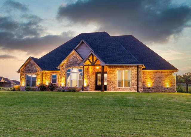 Property at 105 Carls Ct, Boyd, TX 76023, 3 beds, 3 baths
