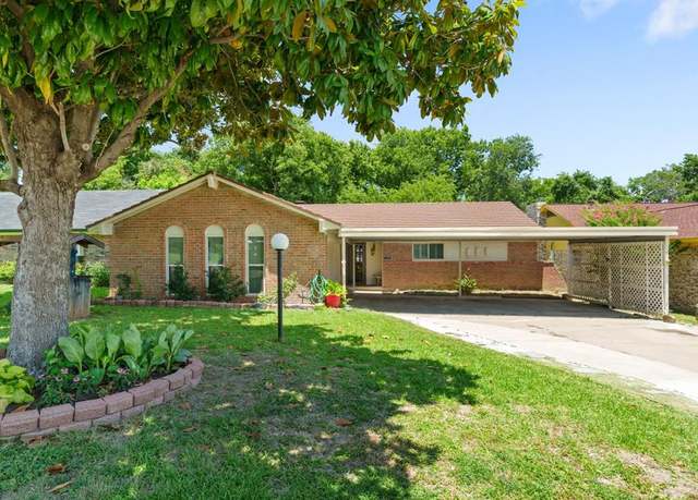 Property at 310 Kirby Creek Dr, Grand Prairie, TX 75052, 3 beds, 2 baths