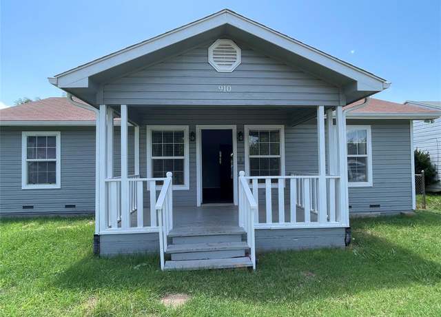 Property at 910 Sunset Dr, Abilene, TX 79605, 3 beds, 2 baths
