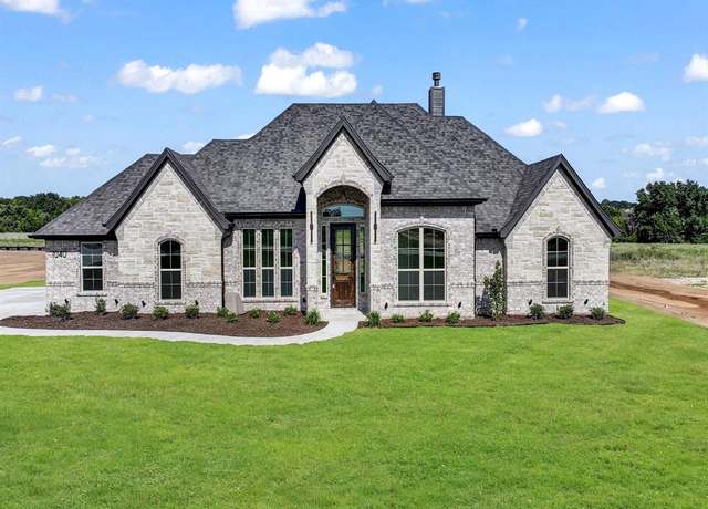Property at 1040 Arbor Vista Dr, Azle, TX 76020, 4 beds, 2 baths