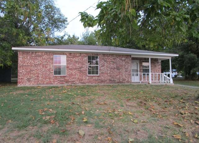 Property at 808 Park St, Commerce, TX 75428, 3 beds, 1.5 baths