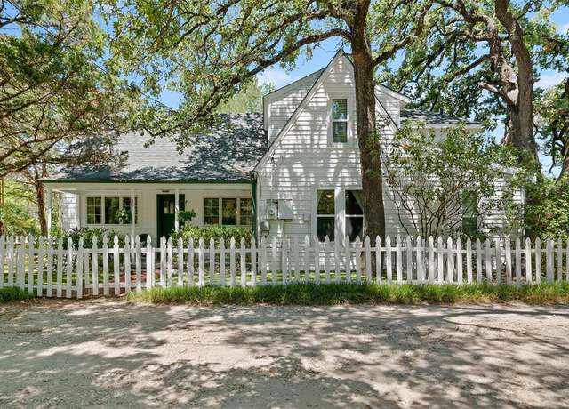 Property at 301 E 7th St, Shady Shores, TX 76208, 3 beds, 2 baths