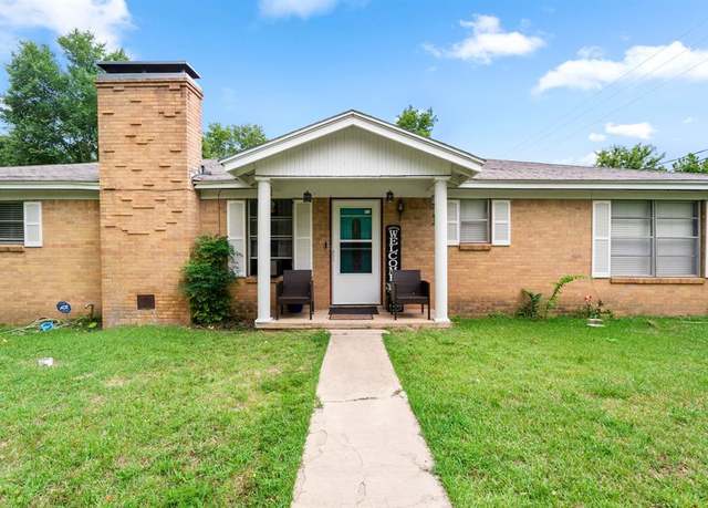Property at 700 Powderhorn Dr, Athens, TX 75751, 3 beds, 2.5 baths