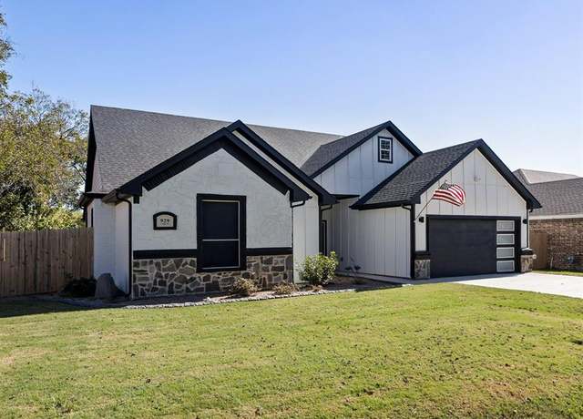 Property at 929 Cope St, Mansfield, TX 76065, 4 beds, 2.5 baths