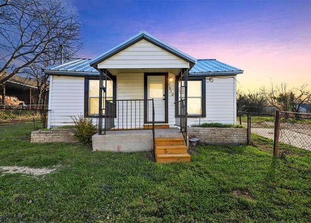 Property at 1310 N Rusk St, Weatherford, TX 76086, 2 beds, 1 bath