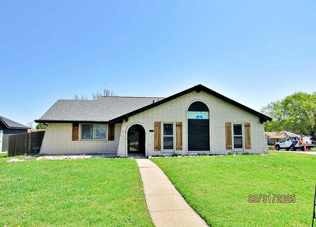 Property at 1700 Hendrick Dr, Plano, TX 75074, 3 beds, 2 baths