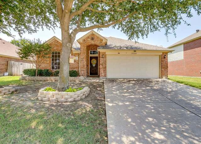 Property at 1004 Pebblecreek Dr, Burleson, TX 76028, 4 beds, 2 baths