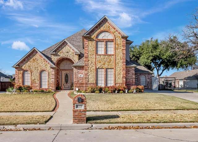 Property at 8221 Thornhill Dr, North Richland Hills, TX 76182, 4 beds, 4 baths