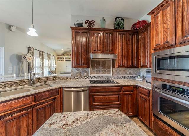 Property at 11621 Willow Springs Rd, Fort Worth, TX 76052, 4 beds, 2 baths