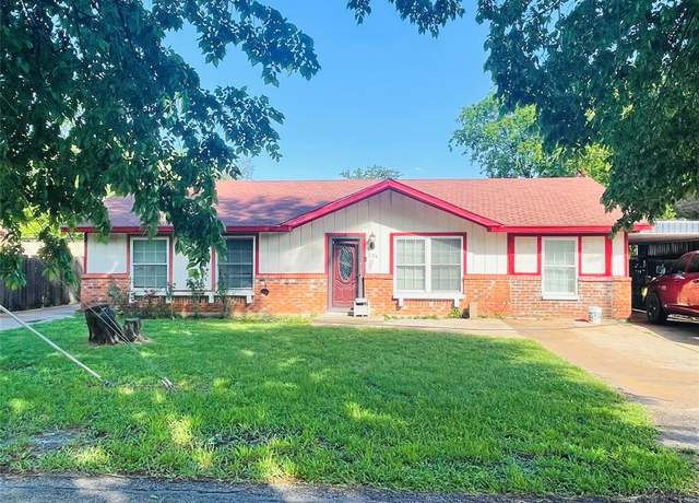 Property at 104 W Adkins St, Seagoville, TX 75159, 5 beds, 2 baths