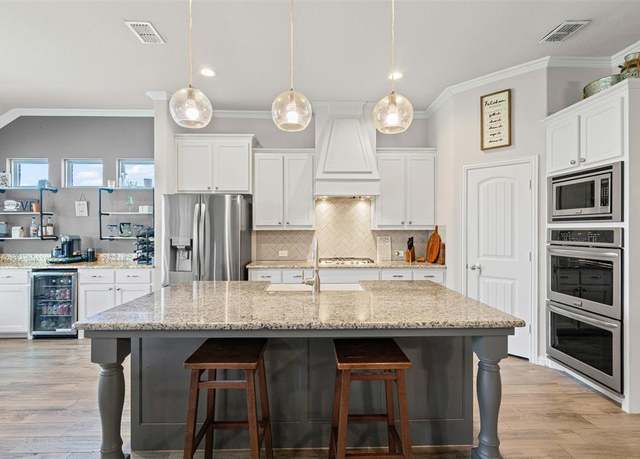 Property at 14808 Brettridge Dr, Aledo, TX 76008, 5 beds, 3.5 baths