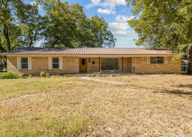 Property at 921 Evans St, Bonham, TX 75418, 4 beds, 3 baths