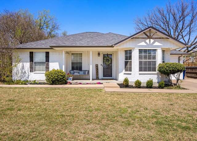 Property at 1709 W Doyle St, Granbury, TX 76048, 3 beds, 2 baths