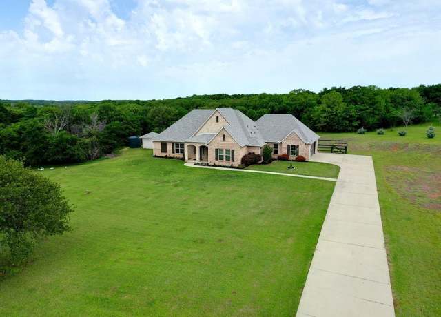 Property at 245 Lake Dr, Tioga, TX 76271, 3 beds, 2.5 baths