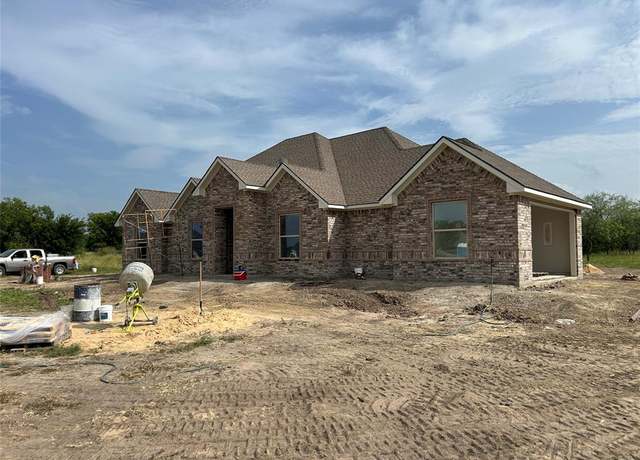Property at 309 Fairway Dr, Corsicana, TX 75110, 4 beds, 2 baths