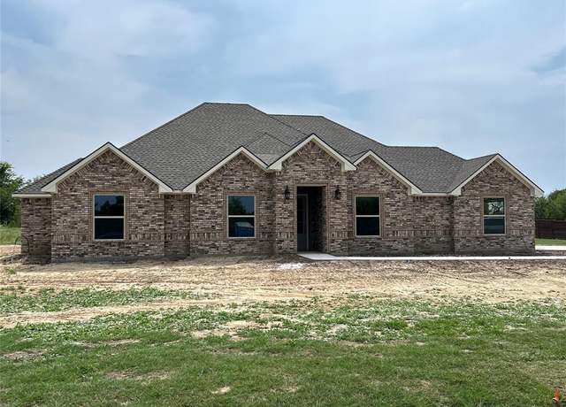 Property at 309 Fairway Dr, Corsicana, TX 75110, 3 beds, 2 baths