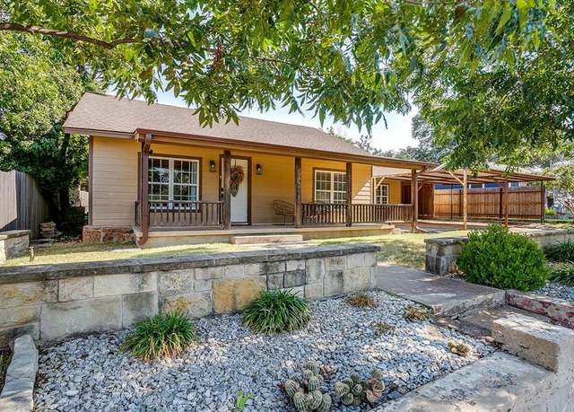 Property at 203 E 7th St, Weatherford, TX 76086, 3 beds, 3.5 baths