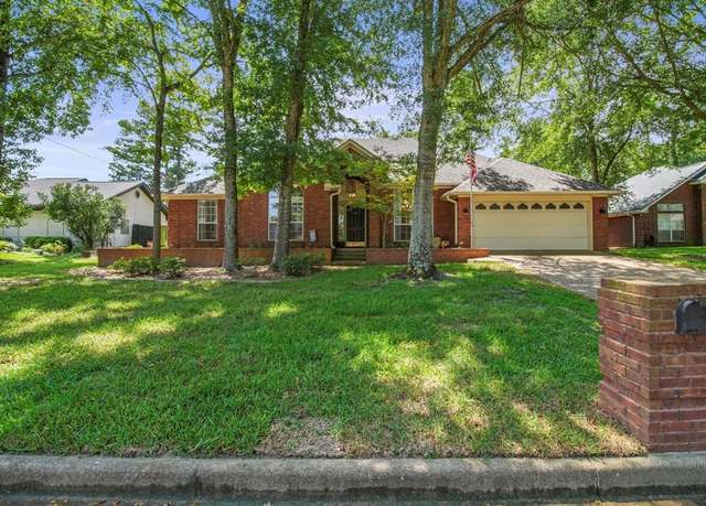 Property at 11213 Chasewood Dr, Tyler, TX 75703, 3 beds, 2 baths