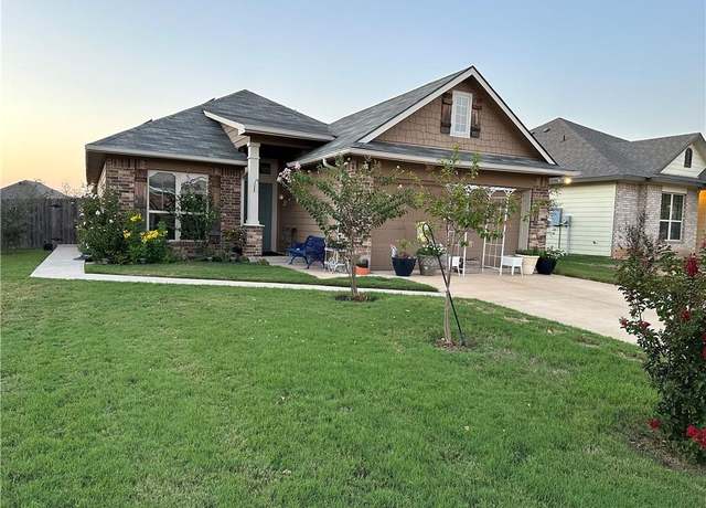 Property at 4108 Riata Ranch Rd, Waco, TX 76705, 3 beds, 2 baths