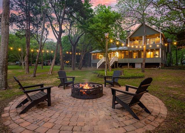 Property at 2000 N Lake Dr, Greenville, TX 75402, 3 beds, 2.5 baths