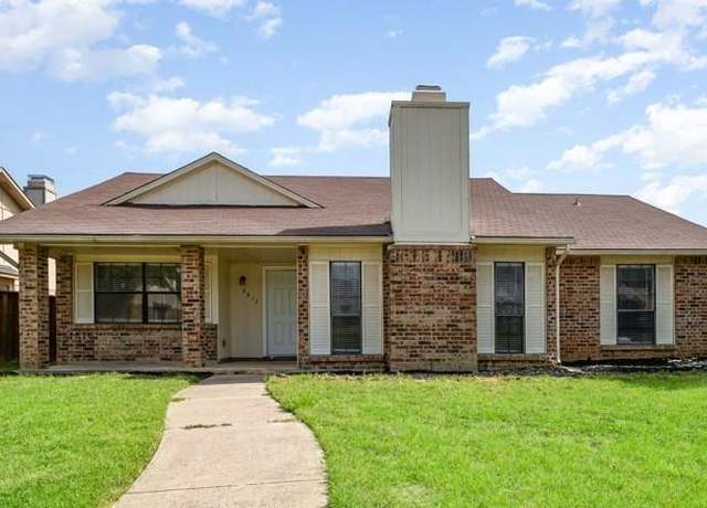 Property at 2812 Hamlett Ln, Flower Mound, TX 75028, 3 beds, 2 baths
