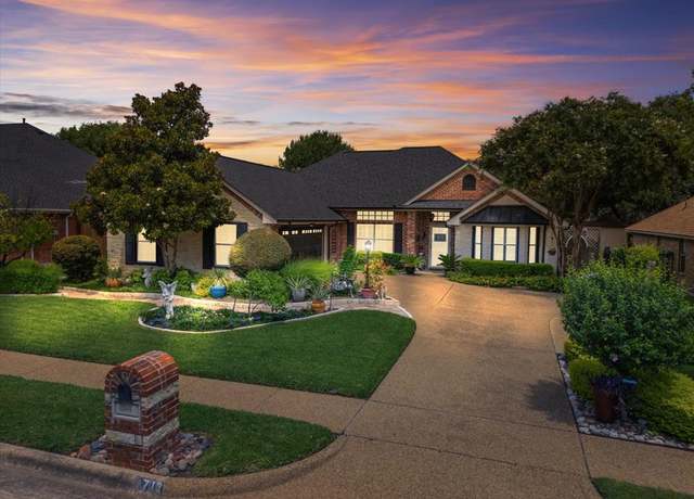 Property at 713 Amherst Dr, Waxahachie, TX 75165, 3 beds, 2 baths