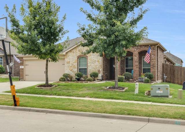Property at 1421 Clayton Ln, Celina, TX 75009, 4 beds, 2.5 baths