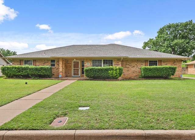 Property at 3909 Felisa Pl, Fort Worth, TX 76133, 4 beds, 2 baths