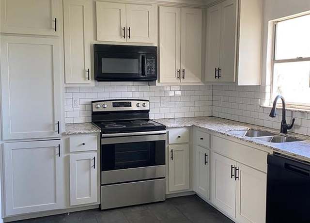 Property at 907 W 8th St, Bonham, TX 75418, 2 beds, 1 bath