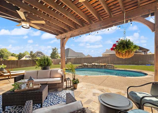 Property at 123 Claremont Dr, Ovilla, TX 75154, 4 beds, 3 baths
