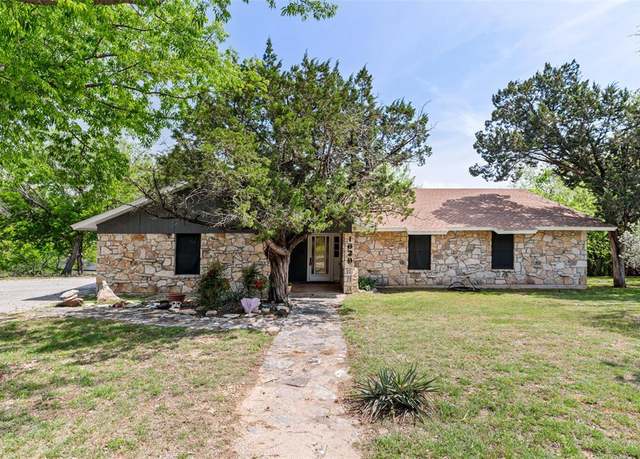 Property at 1629 S Chisholm Trl, Granbury, TX 76048, 3 beds, 2 baths