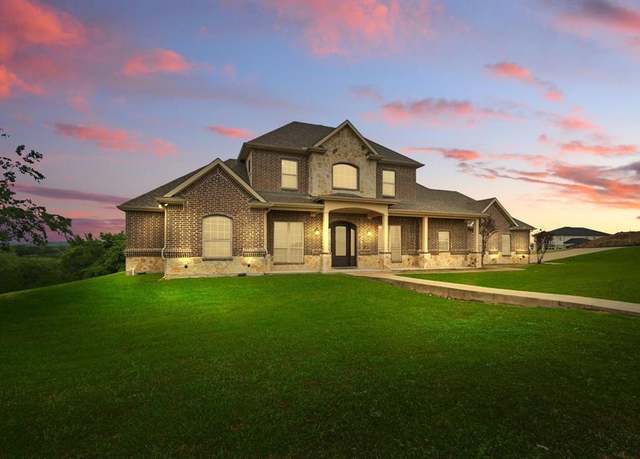 Property at 1240 Park Xing, Grand Prairie, TX 75104, 4 beds, 3 baths
