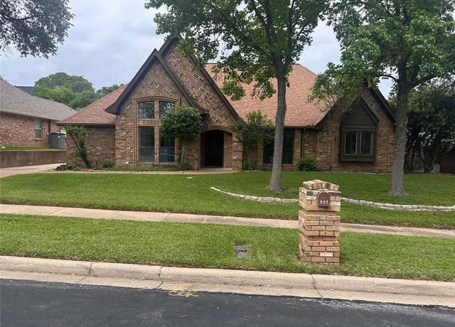 Property at 532 Evergreen Dr, Hurst, TX 76054, 3 beds, 2 baths